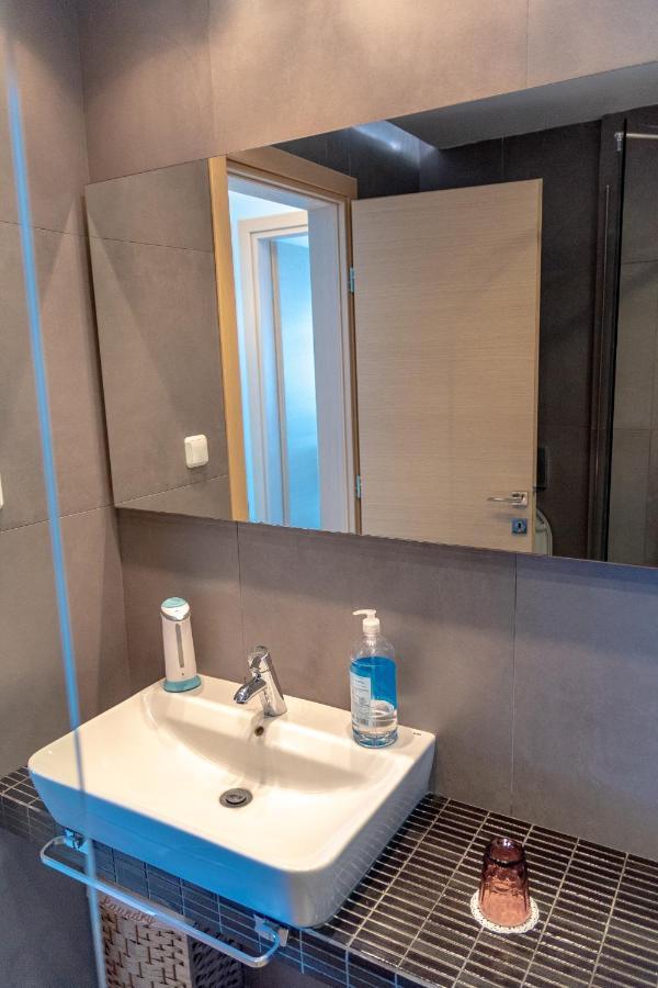 Dimi Seafront Apartment By Rentals Pro Services - เนอามูดาเนีย ภายนอก รูปภาพ