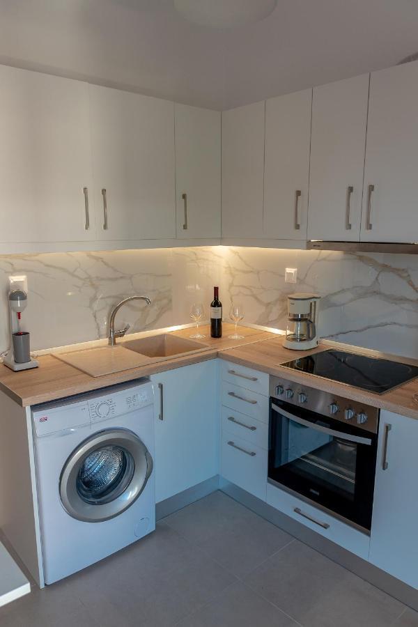 Dimi Seafront Apartment By Rentals Pro Services - เนอามูดาเนีย ภายนอก รูปภาพ